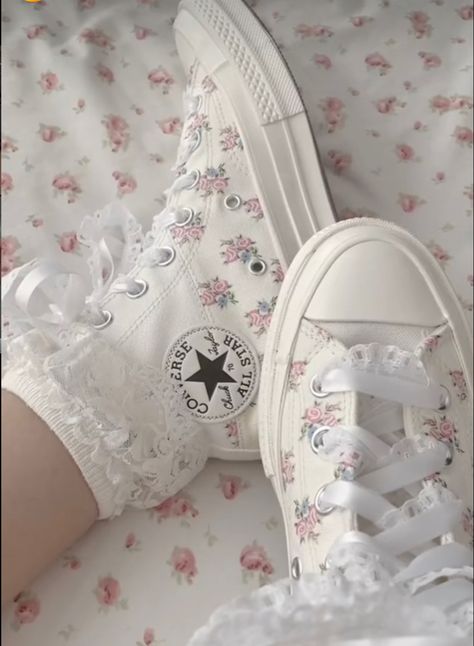 Cute Converse Shoes, Cute Converse, Trendy Shoes Sneakers, Dr Shoes, Preppy Shoes, Pretty Shoes Sneakers, Kawaii Shoes, Cute Sneakers, Cute Nikes