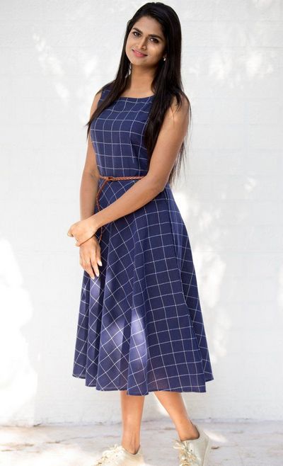 Midi dress Western Dresses For Girl, Ikkat Dresses, Simple Frock Design, Casual Frocks, Simple Frocks, Frock Fashion, Ikat Dress, Frock Patterns, Frock For Women