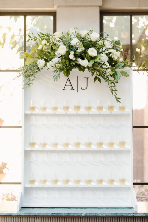 Champagne Wall Decorations, Champagne Wall Flowers, Modern Champagne Wall, Champagne Wall Engagement Party, Wedding Drink Wall Ideas, Champagne Theme Wedding Decor, Prosecco Wall Wedding, Diy Wedding Champagne Wall, Wedding Champagne Wall Seating Chart