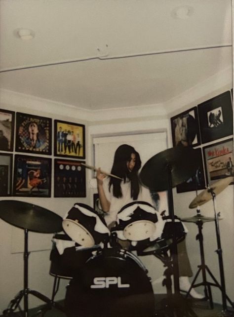 Electric Drums Aesthetic, Drummer Aesthetics Female, Girl Drummer Aesthetic, Drums Aesthetic Vintage, Drummer Girl Aesthetic, Me Core Aesthetic Character, Female Drummer Aesthetic, Drumming Aesthetic, Drum Aesthetics