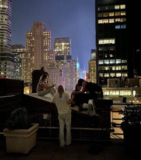 Rooftop Vibes Aesthetic, Nyc Aesthetic Black Women, New York Girl Aesthetic, New York Rooftop, Nyc Lifestyle, Nyc Summer, Nyc Girl, Nyc Aesthetic, Nyc Life