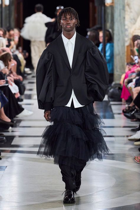 Spring 2023 Ready To Wear, Spring Runway, 2023 Ready To Wear, Male Fashion Trends, Yes To The Dress, Spring 2023, Fashion Show Collection, Fashion Week Spring, Fashion Details