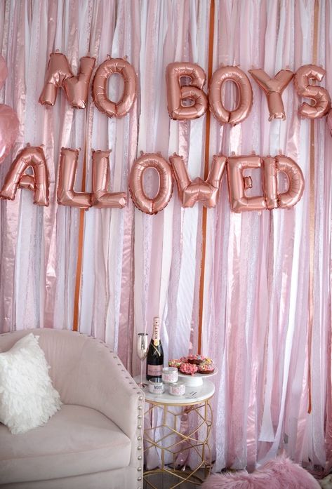 Valentines Party Ideas For Adults Food, Ladies Night In Party Ideas Decorations, Galentine's Day Slumber Party, Valentines Pj Party, Ladies Night Ideas Decorations, Galentines Party Ideas Girls Night Aesthetic, Galentines Pajama Party, Aesthetic Galentines Party, Pink Slumber Party Aesthetic