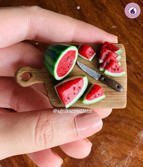 Picnic Watermelon, Cercei Din Lut Polimeric, Polymer Clay Magnet, Miniature Food Tutorials, Crea Fimo, Handmade Dollhouse, Clay Magnets, Diy Doll Miniatures, Tanah Liat