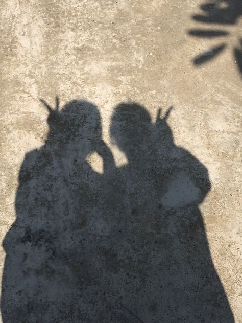 Fake Best Friends, Doodle Pictures, Whatsapp Background, Best Friends Forever Images, Photo Collage Design, Sky Photography Nature, Best Friend Gifs, Shadow Photos, Best Friends Shoot