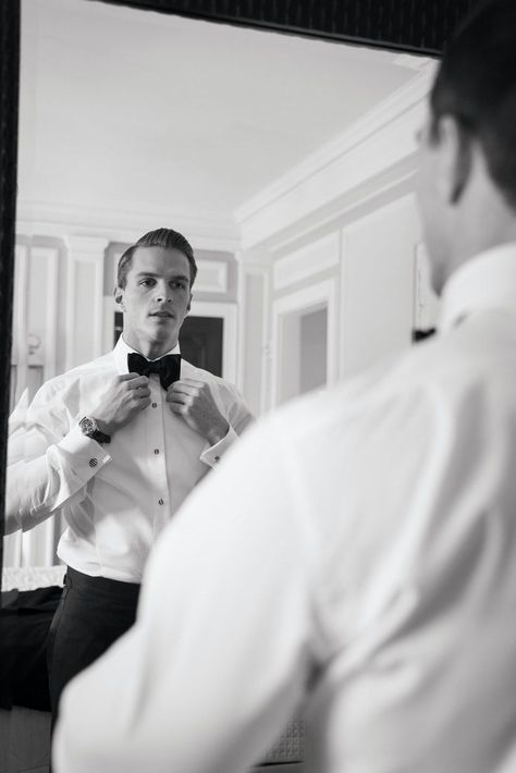 Photos Of Groom Getting Ready, Men Getting Ready Wedding Photos, Groomsman Photos Getting Ready, Wedding Prep Shoot Ideas, Groom Getting Ready Photoshoot, Groom Portraits Groomsmen, Grooms Wedding Photos, Wedding Photos Groom Getting Ready, Groom Shots Getting Ready