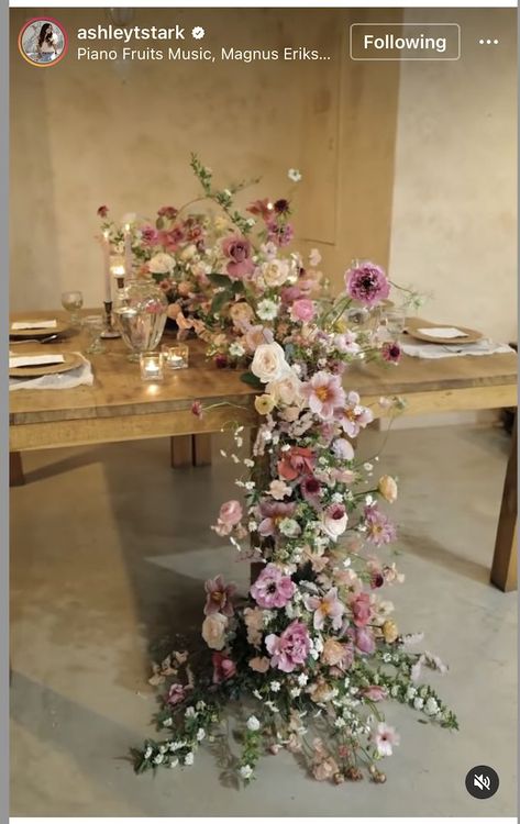 Ashley Stark, Wildflower Wedding Theme, Table Flower Arrangements, Spring Dinner, Spring Floral Arrangements, Flower School, Flower Installation, Floral Arrangements Wedding, Wedding Table Centerpieces