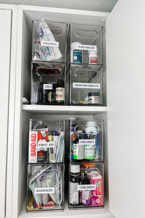 Organized Medicine, Medication Organization Storage, Small Medicine Cabinet, Medicine Cabinet Organization, Medication Organization, Medication Storage, House Organisation, Medicine Organization, Medicine Storage