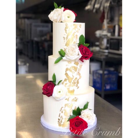 Three Tiers Wedding Cake, Simple 3 Tier Cake Designs, Three Tier Cake Birthday, Cake Three Tier, Tire Cake, Three Tier Wedding Cake, 4 Tier Wedding Cake, Tiered Cakes Birthday, Tiered Cake Design