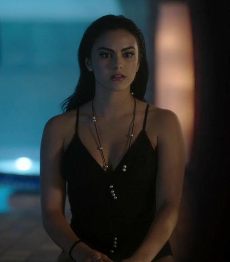 Veronica Lodge Outfits, Camila Mendes Veronica Lodge, Amber Heard Style, Dr Fate, Camilla Mendes, Teenage Drama, Cami Mendes, Camila Mendes, Tiktok Outfits