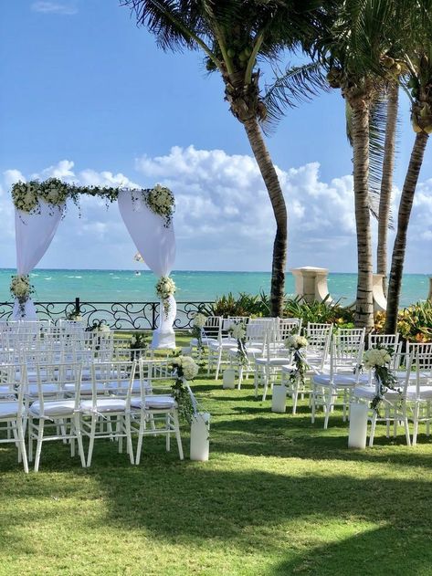 Outdoor Wedding Beach Ideas, Destination Wedding Aisle, Wedding Places Beach, Outside Wedding Ceremony Aisle, Marriage On The Beach, Wedding Aisle Beach, Beach Wedding Set Up, Beach Wedding Ideas Decorations, Beach Venue Wedding