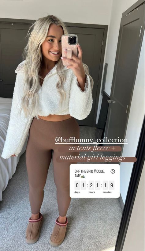 Light Brown Leggings Outfit, Mauve Leggings Outfit, Nude Leggings Outfit, Athletic Fall Outfits, Tan Leggings Outfit, Fall Outfits With Leggings, Brown Leggings Outfit, Ugg Outfits, Mom Fits