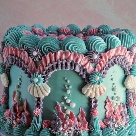 Mermaid Vintage Cake, Buttercream Mermaid Cake, The Little Mermaid Birthday Cake, Mermaid Cake Birthday, Frilly Cake, Mermaid Cake Ideas, Lambeth Cakes, Mermaid Themed Cake, Mermaid Theme Cake