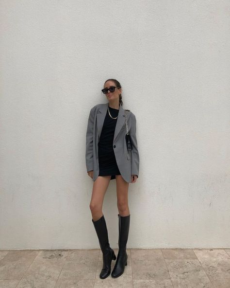 Gray Blazer Outfit Women, Striped Blazer Outfit, Black Mini Dress Outfit, Grey Blazer Outfit, Light Grey Blazer, Dress Like A Parisian, Mini Dress Outfit, Blazer Outfits For Women, Mini Dress Outfits