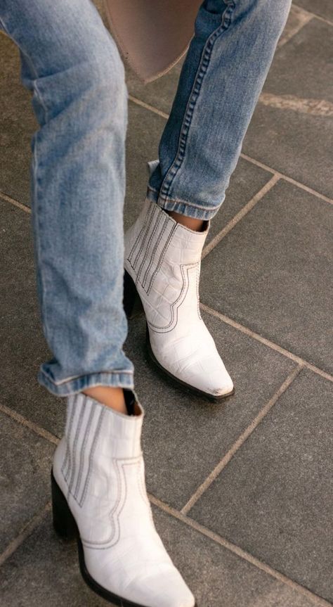 5# Ways to Style White Ankle Boots | Brunette from Wall Street Western Ankle Boots Outfit, Black Western Boots Outfit, White Western Boots Outfit, Boots Outfits Women, White Cowboy Boots Outfit, Ganni Boots, Short Cowboy Boots Outfit, Western Boot Outfit, White Western Boots