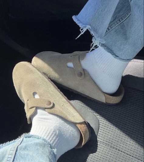 Boston Clogs Outfit, Birkenstock Clogs Outfit, Clog Outfit, Boston Outfits, Birkenstock Outfit, Clogs Outfit, Boston Clogs, Birkenstock Men, Shoe Wishlist