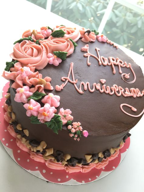 Chocolate Anniversary cake Chocolate Anniversary Cake Ideas, Anniversary Cake Decorating Ideas, Anniversary Chocolate Cake Design, Wedding Anniversary Cake Design Simple, Marriage Anniversary Cake Design, Anniversary Cake Designs For Parents, Small Cute Anniversary Cake, Anniversary Cake Chocolate, Aniversary Cakes Designs