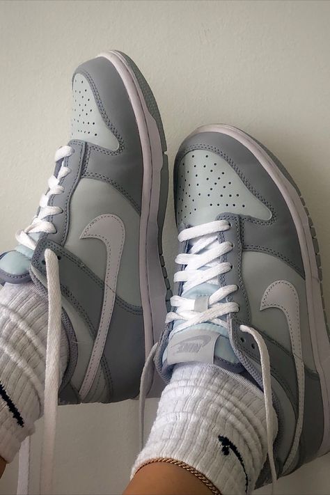 Jordan 1 Low Dunk, Nike Dunks Outfit, Diy Home Office, Home Office Makeover, Trendy Shoes Sneakers, Pretty Shoes Sneakers, All Nike Shoes, High Heel Sneakers, Cute Nike Shoes