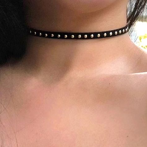 Studded Choker, 90s Choker, Style Gothic, Gothic Necklace, Black Choker, Gold Dots, Pretty Jewellery, Gold Studs, Necklace Length