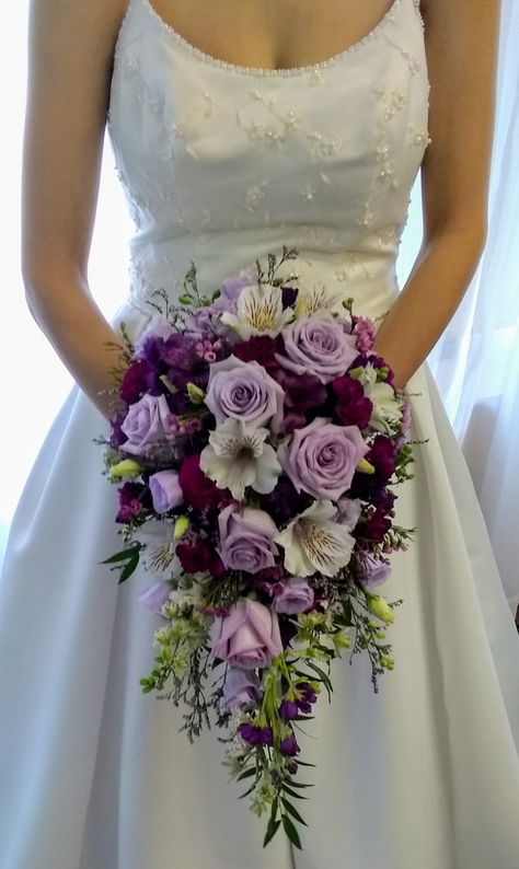 Purple Brides Bouquet, Purple Fall Bouquet Wedding, Purple Winter Wedding Flowers, Purple Cascading Wedding Bouquets, Bridal Bouquet Types, Wisteria Bouquet, Purple Bride Bouquet, Wedding Bouquet Fake Flowers, Red Rose Bouquet Wedding