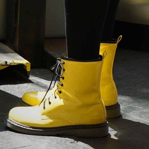 https://flic.kr/p/wMv2Vm | #docmartens #yellow #boots #colorful #sony Tie Dye White Jeans, Dye White Jeans, Boots Colorful, Yellow Boots, My Youth, Green I, Union Jack, Doc Martens, Dr. Martens Boots