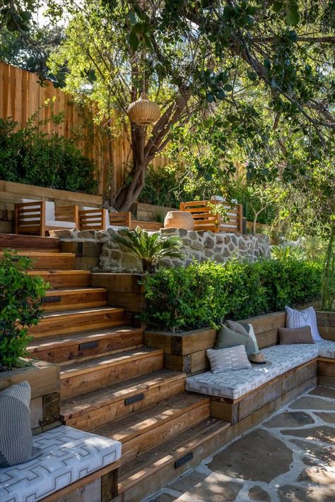 Backyard Hillside Landscaping Ideas, Mountain Backyard Landscape Ideas, Steep Garden Ideas, Hillside Landscaping Ideas, Steep Backyard, Hill Landscape, Sloped Backyard Landscaping, Terraced Landscaping, Terraced Backyard