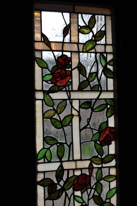 Beautiful Stained Glass Art, Stained Glass Vintage, Vintage Stained Glass Windows, Stained Glass Roses, Garden Lattice, Glass Roses, Casa Hobbit, French Window, Stained Glass Rose