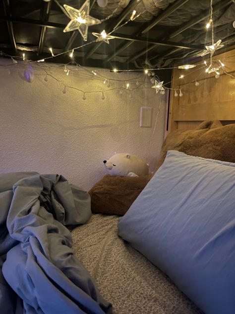 bunk bed, fairy lites, flower sheets, cozy room, coquette room, star lites, warm lighting, dorm inspo, aesthetic bunk bed, bunk bed inspo Cabin Bed Aesthetic, Bedroom Bunk Bed Aesthetic, Dorm Bottom Bunk, Small Bunk Bed Rooms Ideas, Aesthetic Bedroom Bunk Bed, Bottom Bunk Aesthetic, Dorm Room Aesthetic Bunk Bed, Bedroom Inspirations Bunk Bed, Bunk Bed Inspo Aesthetic