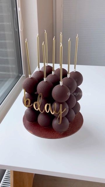 Girly Cake Pops, Cube Cake Design, Macaroon Birthday Cake, Birth Cakes, Chocolate Covered Strawberry Cake, Chocolate Cube, Mini Chocolate Cake, Macaroon Cake, Cube Cake