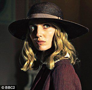 Peaky Blinder's Grace Burgess/Annabelle Wallis Hair Tutorial | HubPages Charlotte Riley Peaky Blinders, Annabelle Wallis Peaky Blinders, Grace Burgess, Peaky Blinders Grace, Curl Formers, Peaky Blinders Series, Peaky Blinders Wallpaper, Annabelle Wallis, Peaky Blinders Thomas