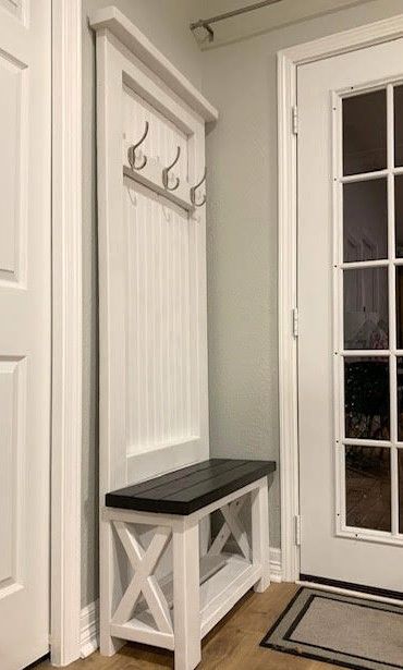 Hall Tree Ideas Entryway Small Spaces, Garage Hall Tree, Farmhouse Coat Rack Entrance, Tree Hall Bench Entryway, Wall Hall Tree, Hall Tree Entryway Diy, Hall Tree Plans, Diy Hall Tree, Farmhouse Hall Tree