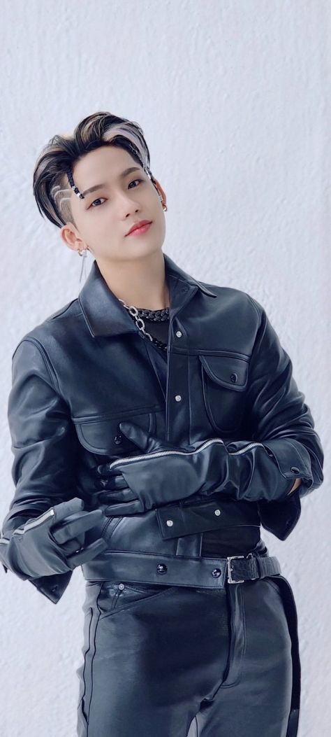 #hyunsuk #treasure #lockscreen #wallpaper Hyun Suk Treasure, Treasure Choi Hyunsuk, Foto Card, Treasure Yg Member, Treasure Hyunsuk, Hyunsuk Treasure, Treasure Yg, Choi Hyunsuk, Lockscreen Wallpaper