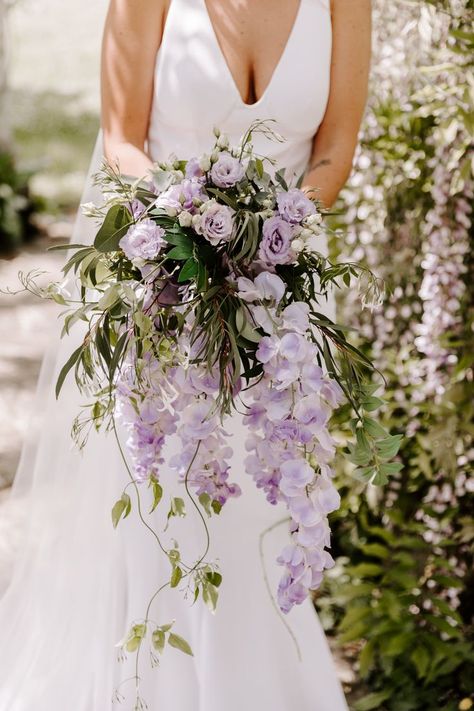 Beautiful Lilac Wedding Bouquet for Bride Lavender Wild Flower Wedding, White And Violet Wedding, Wisteria And Black Wedding, Lilac Aesthetic Wedding, Lavender Aesthetic Wedding, Wisteria Bouquet Wedding, Wisteria Wedding Bouquet, Light Lavender Wedding, Lilac And Green Wedding