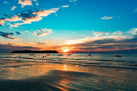 Let me take you to one of the most beautiful beaches in Asia called Ngapali beach. If you are looking for a stress-free zone, welcome to Ngapali beach. #Myanmar #Mymyanmar #myanmarberesilient #beach #ngapali #beautiful #sunset #leisure #enjoy #free #visitmyanmarnow Ngapali Beach Myanmar, Myanmar Beach, Ngapali Beach, Natural Fence, 4k Wallpapers For Pc, Bay Of Bengal, Quiet Beach, Beach Wallpaper, Buddha Image