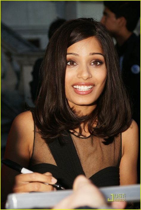 Freida Pinto & Dev Patel: Film4 Summer Screen Couple Frieda Pinto, Freida Pinto, Hair Brained, About Hair, Gorgeous Hair, Fashion Makeup, Style Icon, Medium Hair Styles, Beautiful People