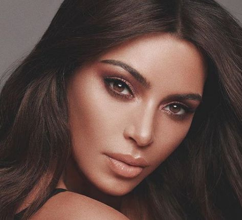 https://www.revelist.com/beauty-news-/kim-kardashian-drusgstore-skincare/12976 Growing Out Eyebrows, Kim Kardashian Eyebrows, Estilo Kim Kardashian, Kardashian Makeup, Blonde Eyebrows, Kim Kardashian Makeup, Revolution Eyeshadow, Meagan Good, Kim Kardashian Outfits