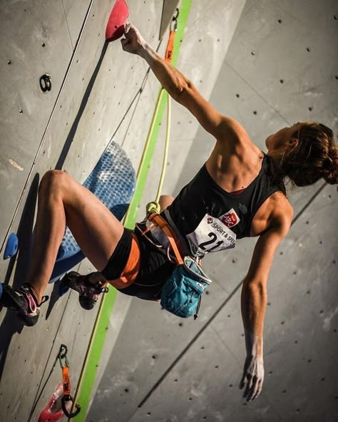 [3/8/23] Rock Climbing Aesthetic, Rock Climbing Women, Climbing Girl, Climbing Workout, Climbing Gym, Climbing Gear, Rock Climbers, Climbing Wall, Fitness Inspiration Body