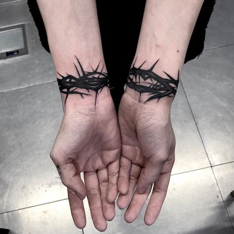 Tattoo Ideas Tumblr, Thorn Tattoo, Barbed Wire Tattoos, Wicked Tattoos, Wrist Tattoos For Guys, Scary Tattoos, Creepy Tattoos, Tattoo Bracelet, Tattoo Style Drawings