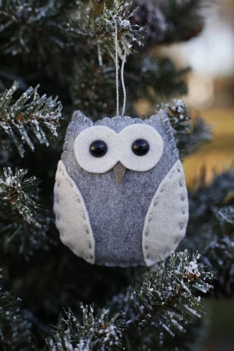 Wool Felt Owl Christmas Ornament Keychain Rearview Mirror - Etsy Christmas Owls Decorations, Sewn Christmas Ornaments, Christmas Orniments, Diy Felt Christmas Ornaments, Rearview Mirror Decoration, Owl Christmas, Purse Keychain, Felt Owls, Felt Crafts Christmas