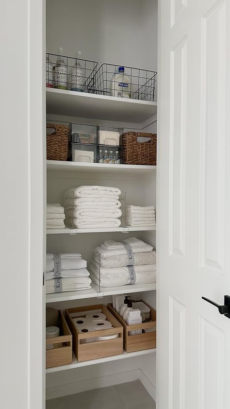 Bathroom Pantry Organization Ideas, White Bathroom Organization, Pax Linen Closet Ideas, Linen Closet Organization Aesthetic, Organizing Bathroom Closet Storage, Jar Storage Ideas Bedroom, Home Decor Organization Ideas, Airing Cupboard Storage Ideas Uk, Restroom Closet Ideas