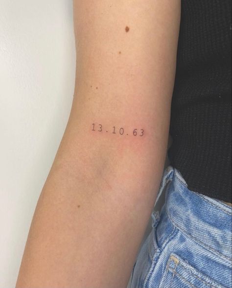 Dainty Tattoos Dates, Simple Date Tattoo Ideas, Date Tattoos Memorial, Minimal Date Tattoo, Fine Line Tattoo Birth Date, Birth Year Tattoo Placement Ideas, Tattoos Of Birthdates, Date Tattoo Fine Line, Minimalist Tattoo Date