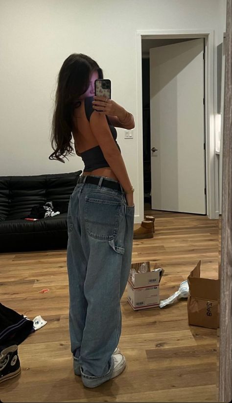 Backless Top Outfit, Black Backless Top, Sophia Birlem, Mode Zara, Backless Top, Looks Street Style, Mode Inspiration, Cute Casual Outfits, Fitness Inspo