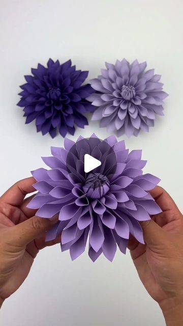 Diy Gifts Flowers Ideas, Folding Paper Flowers Diy, How Do You Make Paper Flowers Diy Crafts, Craft Paper Flower Bouquet, Cricut Paper Flower Bouquet, New Flower Bouquet Ideas, Paper Flowers Pattern, Making Paper Flowers Tutorials, Diy Paper Dahlia