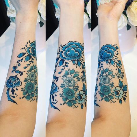 Delft Tattoo Ideas, Delft Blue Tattoo, Delft Tattoo, Willow Tattoo, Blue Tattoos, Black And Blue Tattoo, Tattoo Planning, Illustrative Tattoo, Fun Tattoos