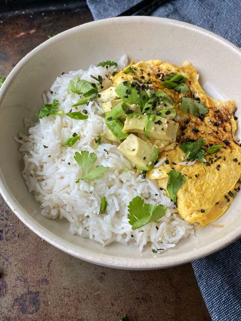 Rice Bowls For Lunch, Sushi Breakfast, Bowls For Lunch, Egg Sushi, Rice Bowls Healthy, Avocado Rice, Egg Lunch, Avocado Bowl, Classic Egg Salad