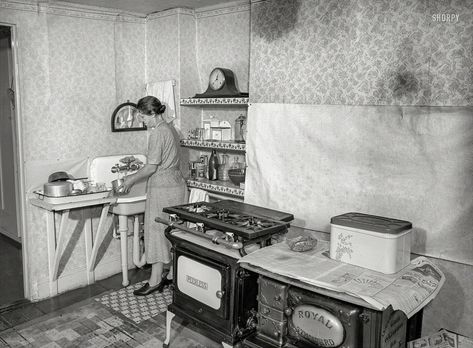 1930s Farmhouse, 1930s Kitchen, Aga Stove, Vintage Photo Prints, Old Fashioned Kitchen, Old Kitchen, Old Farmhouse, Vintage Life, Retro Kitchen