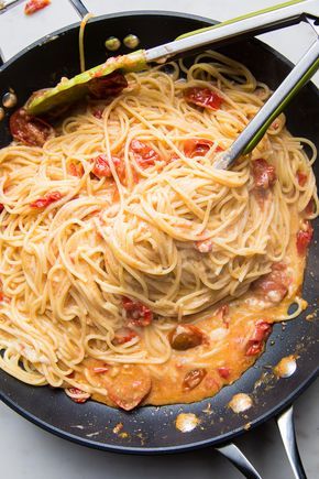 Pasta With Cheddar Cheese, Cherry Tomato Cream Sauce, Sweet Pasta Sauce, Cheddar Pasta Sauce, Fettuccini Recipes, Pasta Receipts, Cheddar Spaghetti, Cheddar Cheese Pasta, Cheesy Tomato Pasta