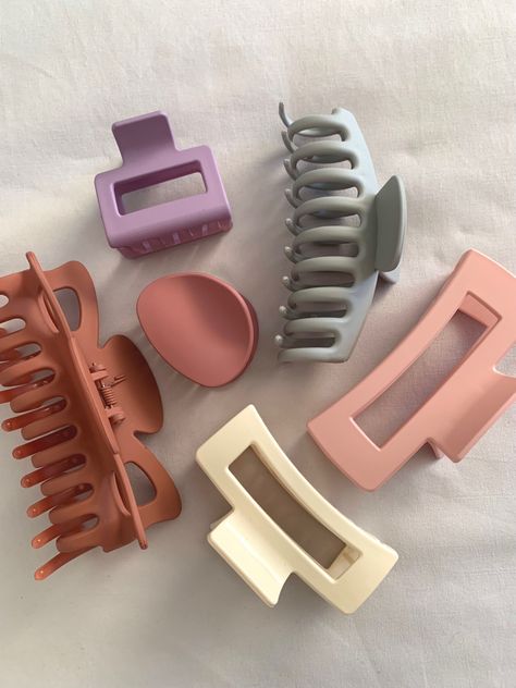 Aesthetic Clips For Hair, Cute Hair Accessories Aesthetic Clips, Aesthetic Hair Assecories, Hair Clamp Aesthetic, Hair Stuff Aesthetic, Cute Hairclip Aesthetic, Clutcher Clip Aesthetic, Aesthetic Assesories, Claw Clip Aesthetic Pictures