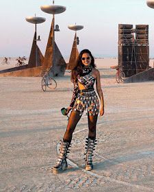 Mad Max Fashion, Estilo Burning Man, Electro Festival Outfit, Burning Girl, Burning Man Style, Desert Queen, Burning Man Girls, Burning Man Art, Festival Dance