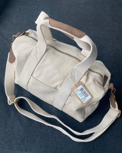 Aesthetic Duffel Bag, Aesthetic Travel Bag, Aesthetic Gym Bag, Sport Bag Aesthetic, Travel Bags Aesthetic, Duffel Bag Aesthetic, Travel Bag Aesthetic, Duffle Bag Aesthetic, Gym Bag Aesthetic